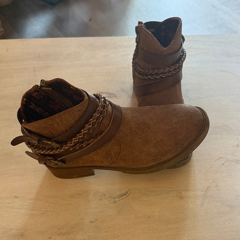 Women's Tan Braided-Strap Ankle Booties